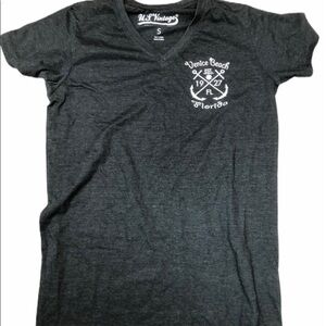 💥💥 SALE! 5 / $25 💥💥 U.S. Vintage NWT gray T-shirt